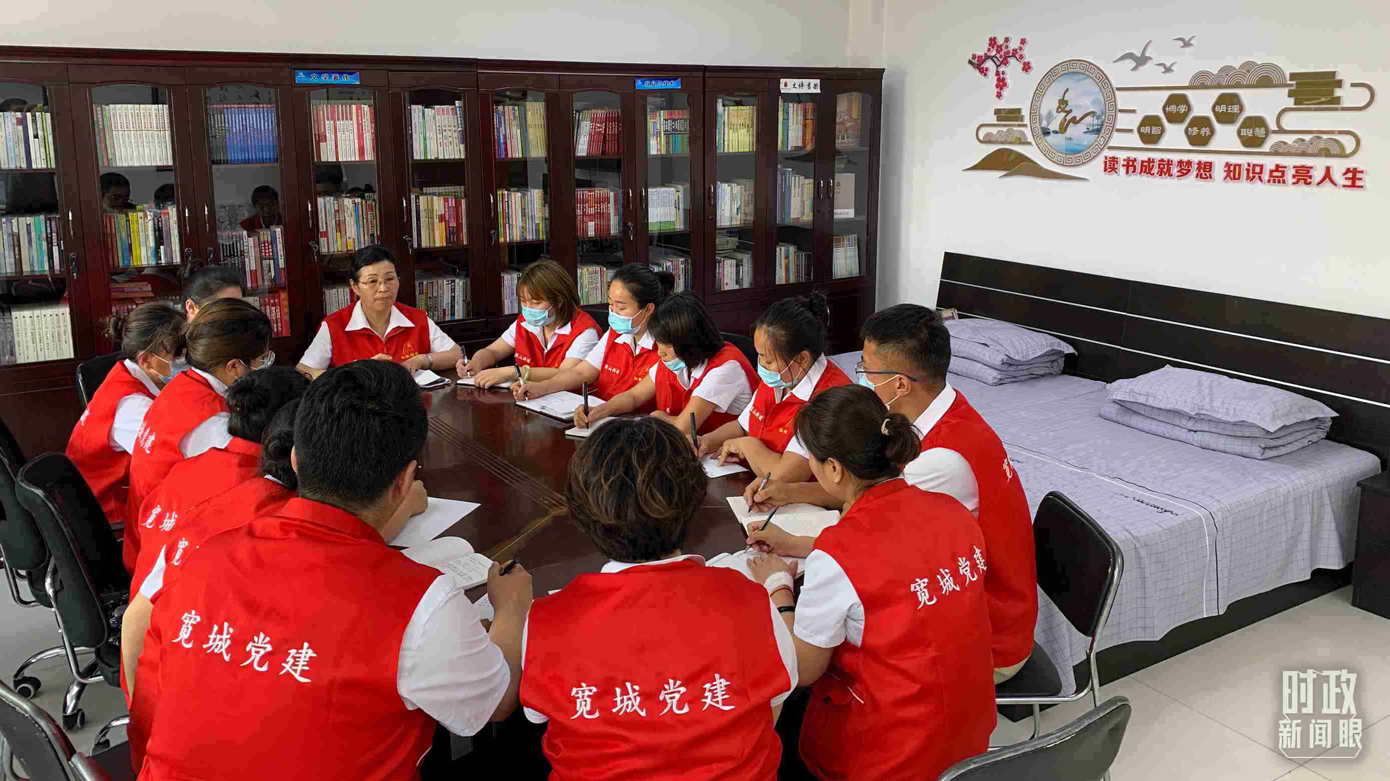 △吉林長春，長山花園社區(qū)黨建討論會。（總臺央視記者趙化拍攝）