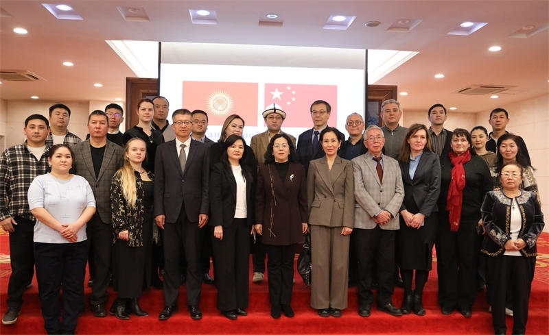 與會(huì)人員合影。中國(guó)駐吉爾吉斯斯坦使館供圖