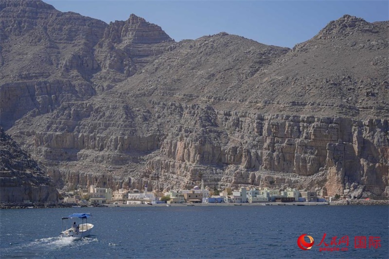 遠(yuǎn)眺庫(kù)姆扎爾村。人民網(wǎng) 塔里克·易卜拉欣攝