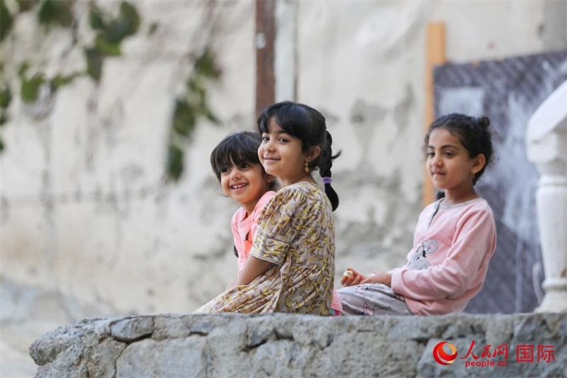 庫(kù)姆扎爾村的兒童。人民網(wǎng) 塔里克·易卜拉欣攝