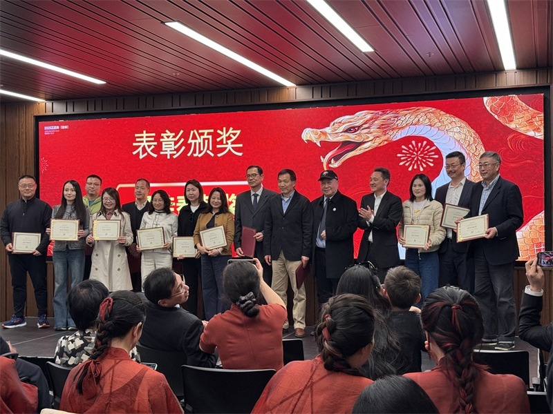 年會表彰優(yōu)秀中資企業(yè)。主辦方提供