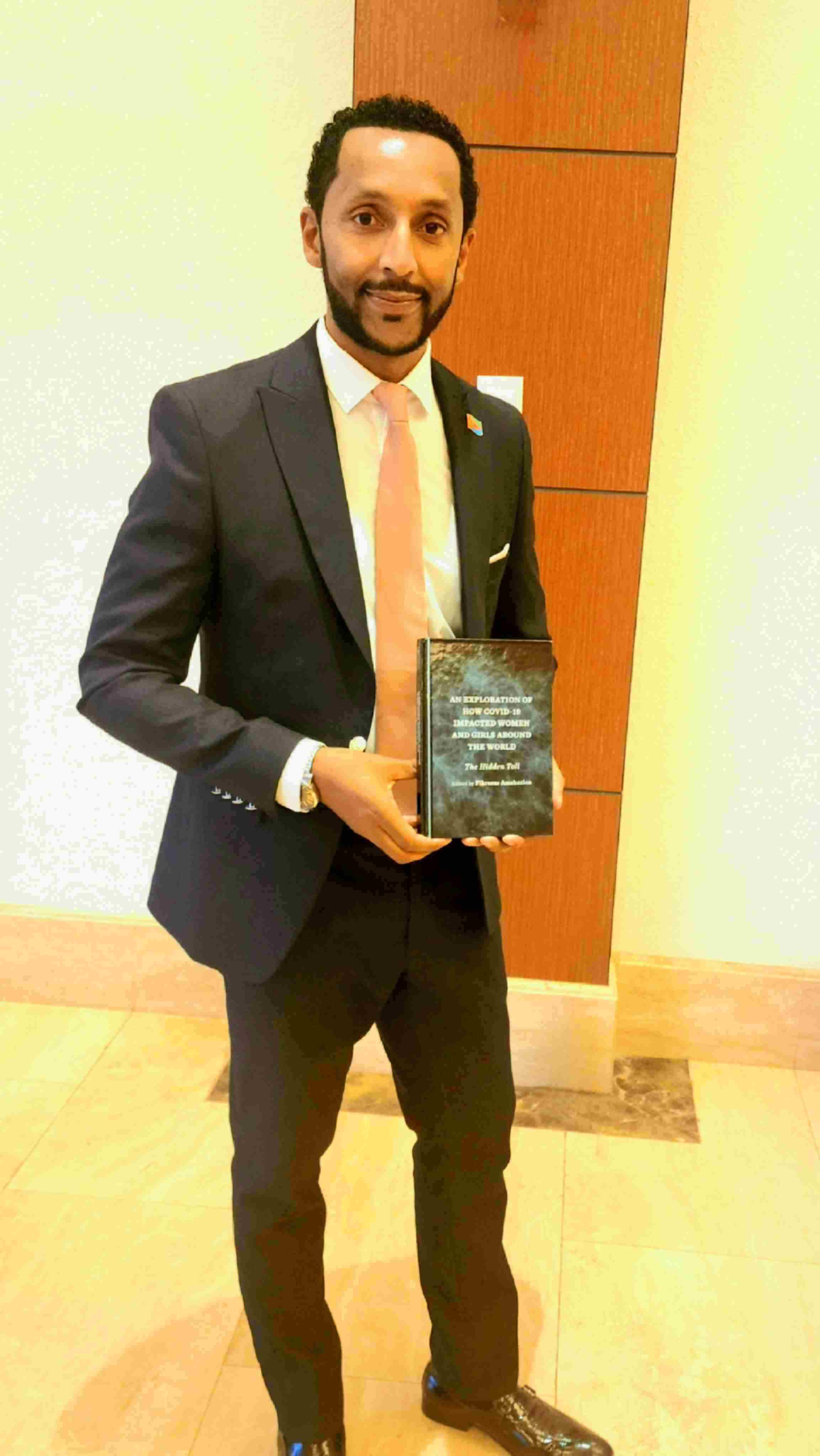 厄立特里亞戰(zhàn)略研究中心研究員、知名作家學者菲克雷耶蘇斯。圖片由受訪者提供