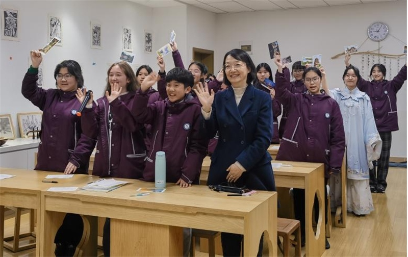 匡園初步部校長(zhǎng)鐘演發(fā)言。