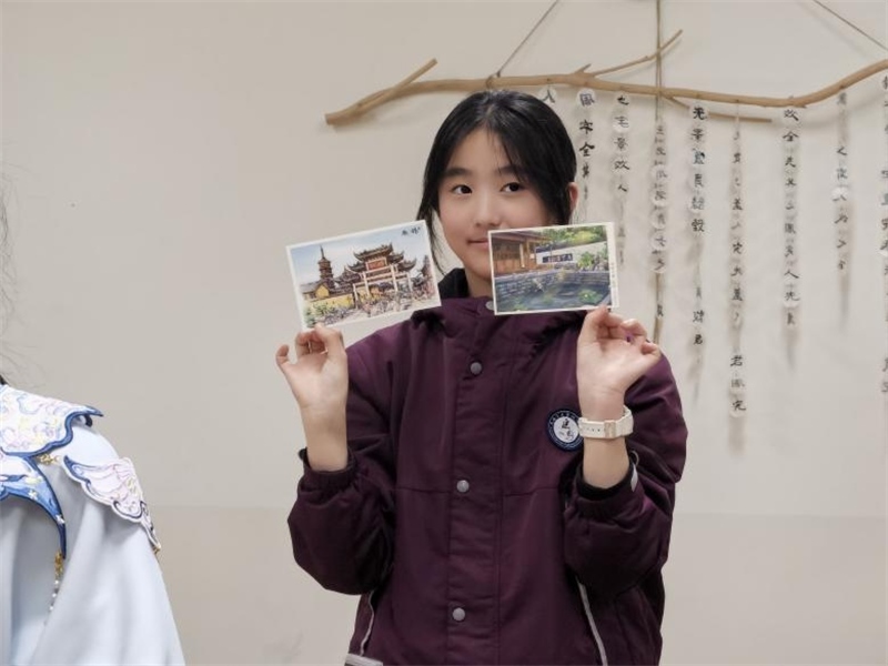 匡園學(xué)生書(shū)寫(xiě)的明信片。