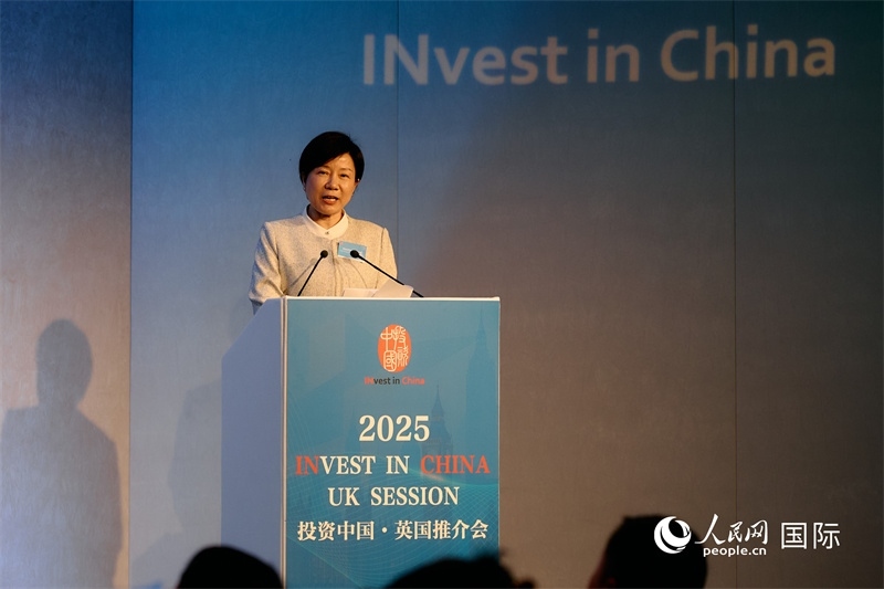 湖南省商務廳廳長龍小紅做商務工作情況推介。楊浩鵬攝。