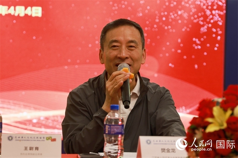 江蘇省人大常務(wù)委員會常務(wù)副主任樊金龍?jiān)谧剷现罗o。人民網(wǎng)記者 陳海琪攝