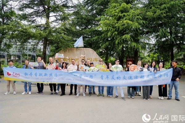 4月21日，人民網“一帶一路”青年友好交流活動走進洛陽。人民網記者 魯揚攝