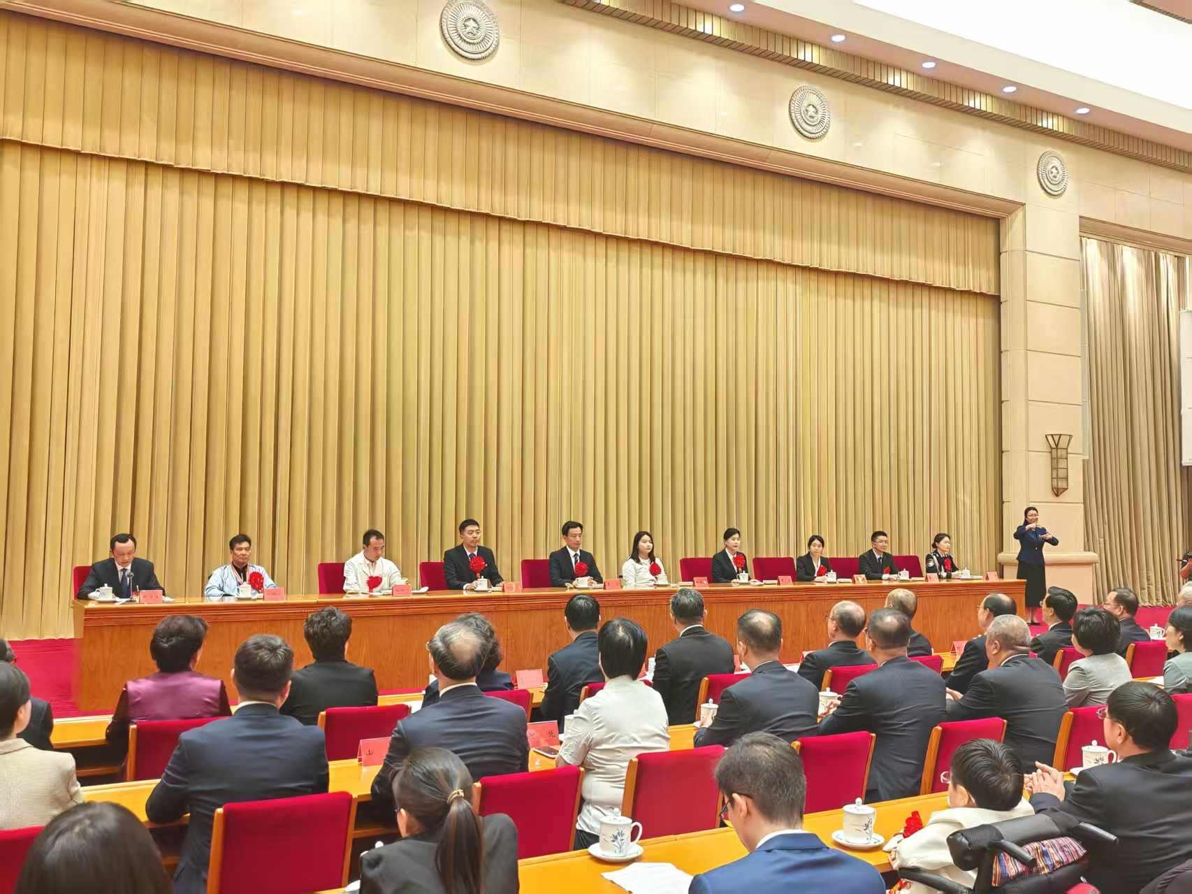 第七次全國(guó)自強(qiáng)模范暨助殘先進(jìn)事跡首場(chǎng)報(bào)告會(huì)現(xiàn)場(chǎng)。 人民網(wǎng)記者 王子鋒攝