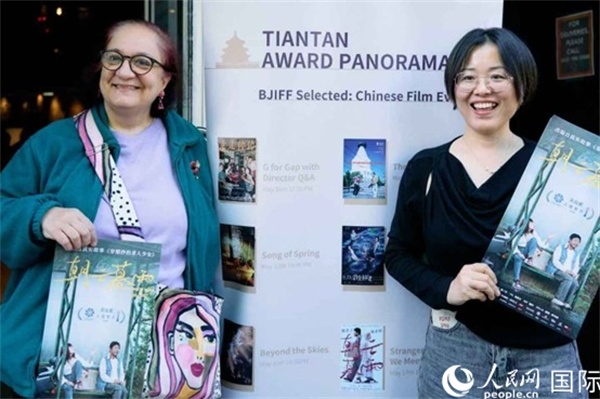 《朝云暮雨》放映前，觀眾前同主辦方互動(dòng)。楊浩鵬攝