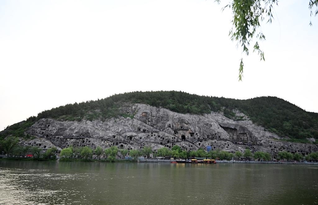 這是近日拍攝的洛陽(yáng)龍門石窟。新華社記者 李嘉南 攝