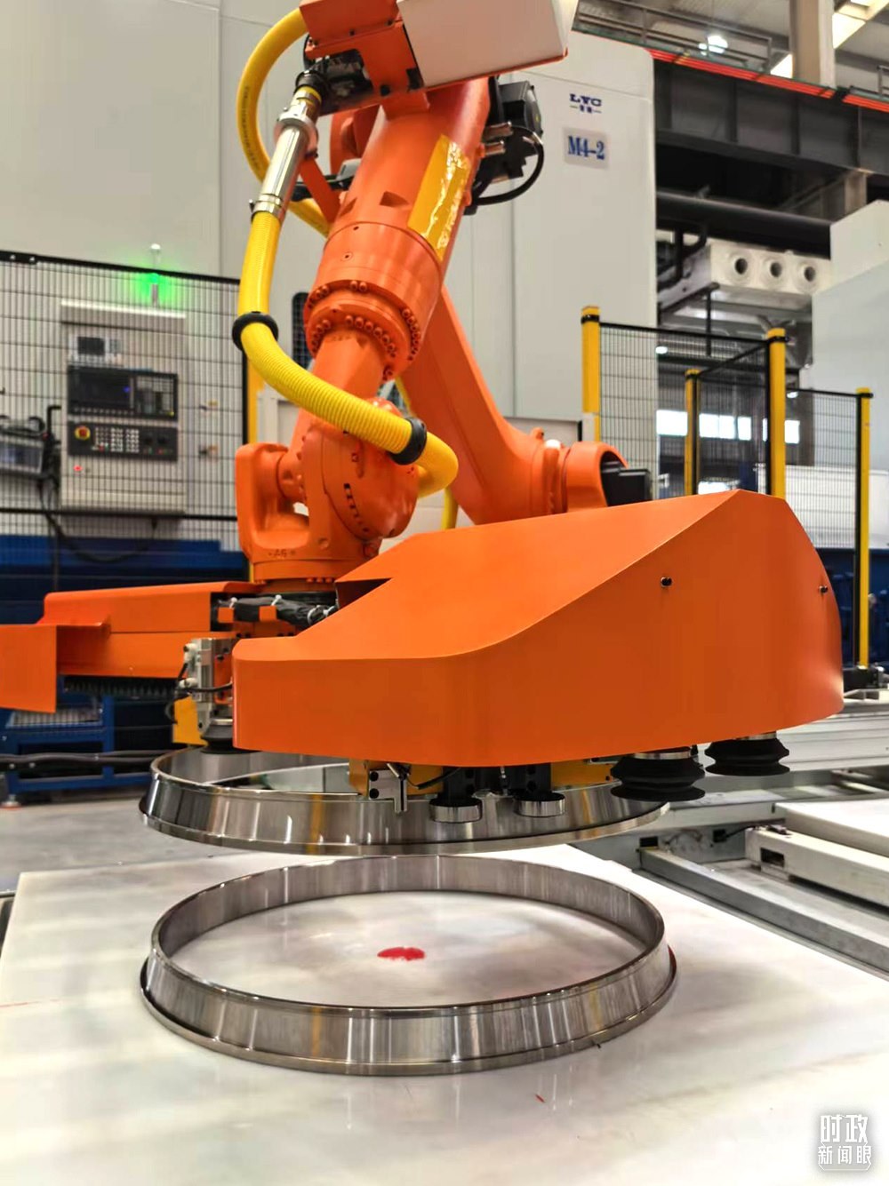 △洛軸產(chǎn)品。（總臺(tái)央視記者黎兵拍攝）