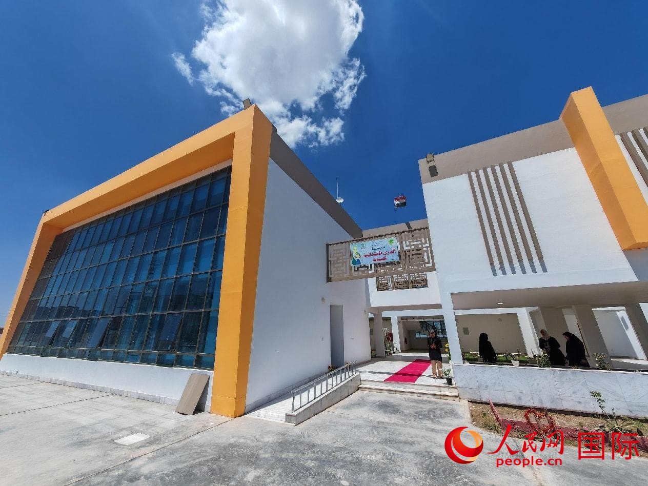 圖為阿爾·圖拉女子學(xué)校校園一景。人民網(wǎng)記者 管克江攝