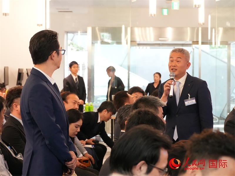 參會企業(yè)與海南代表團積極交流。