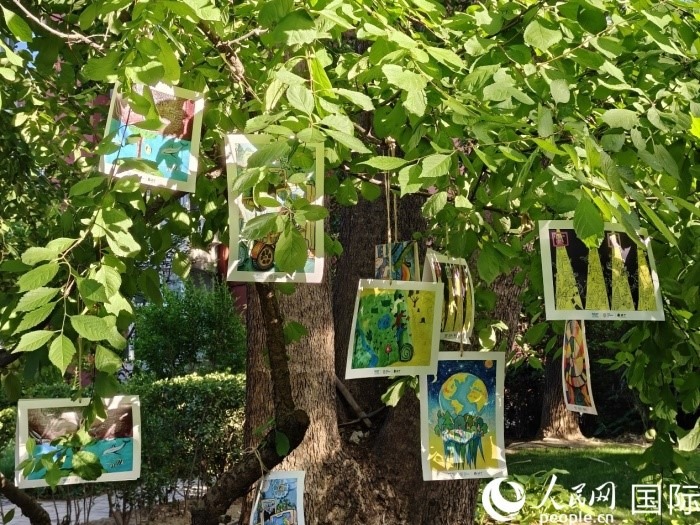 兒童環(huán)保繪畫展覽。人民網(wǎng)記者 李明攝