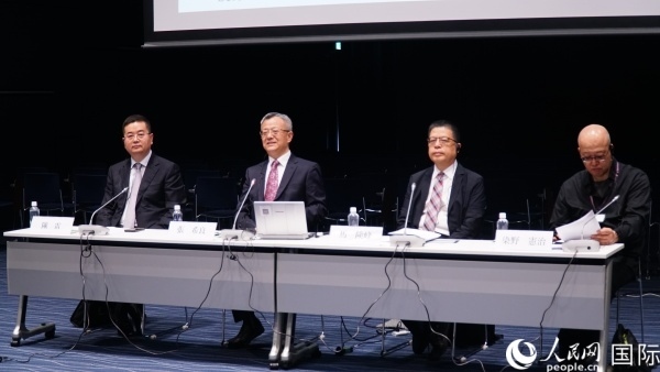 與會(huì)專(zhuān)家熱切交流。人民網(wǎng) 蔣曉辰攝